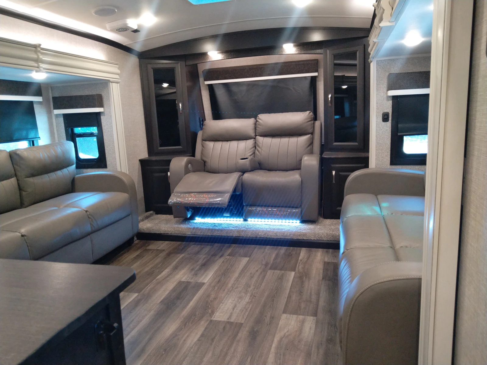Каравана Други Jayco North Point 382FLRB - изображение 8