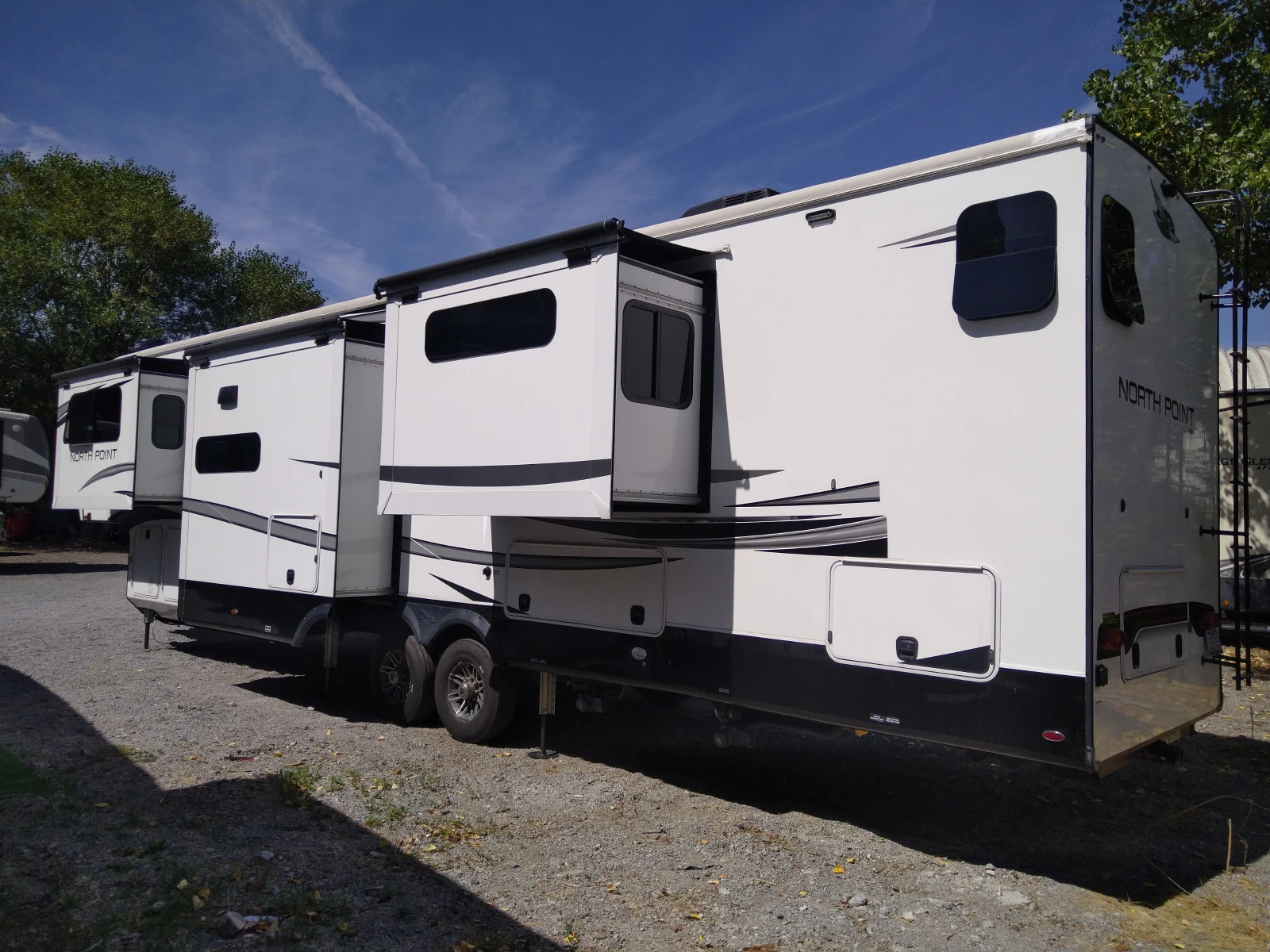Каравана Други Jayco North Point 382FLRB - изображение 4