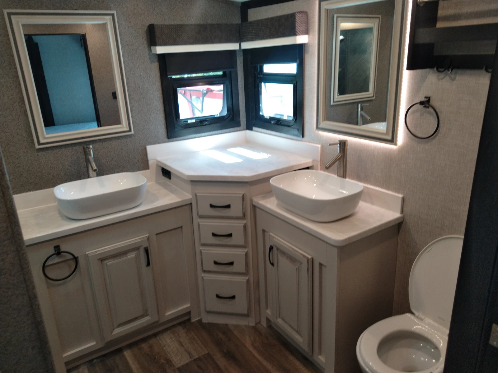  Jayco North Point  | Mobile.bg   15
