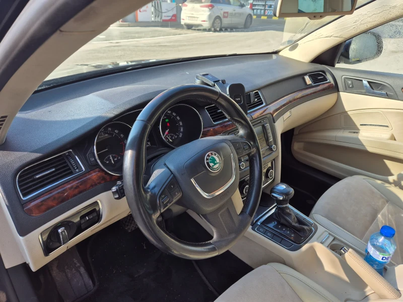 Skoda Superb, снимка 6 - Автомобили и джипове - 48036509