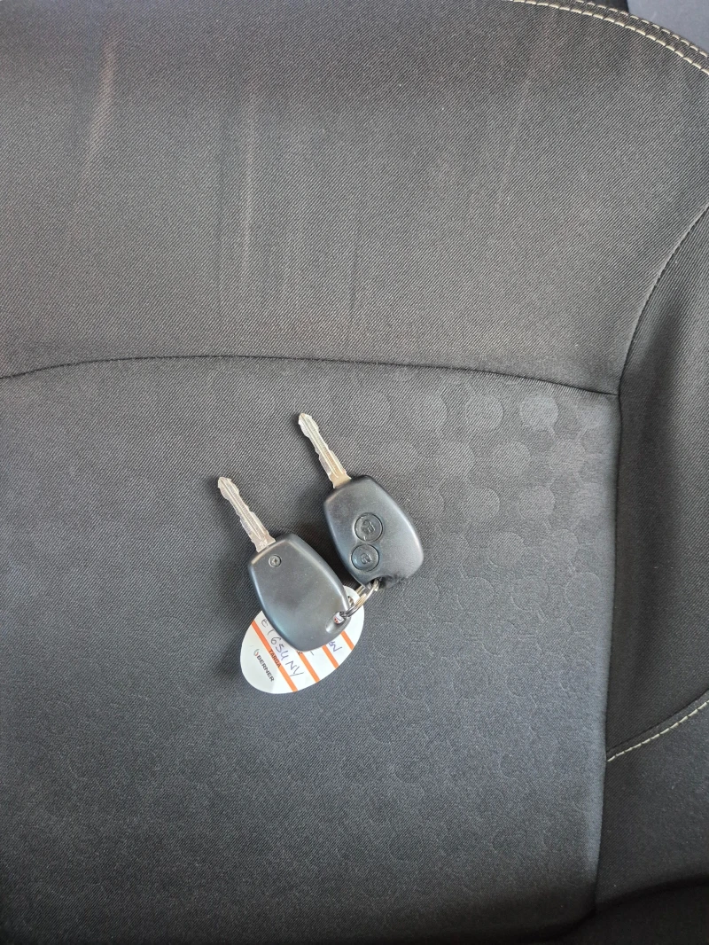 Dacia Logan 1.5TDCI , NAVI, , снимка 16 - Автомобили и джипове - 51339221