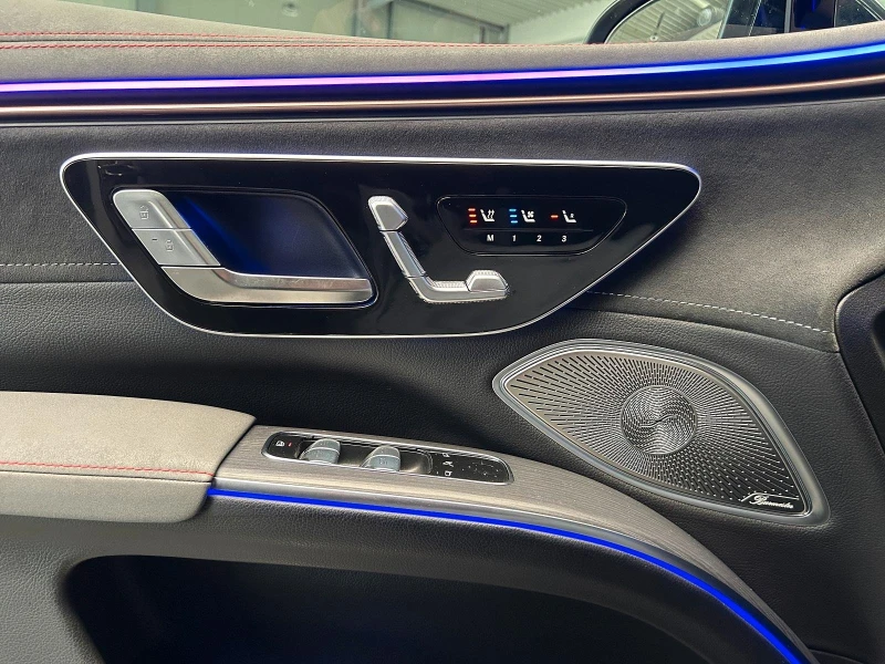 Mercedes-Benz EQS 450 SUV/AMG/4-MATIC/HYPERSCREEN/BURM/PANO/HEAD UP/, снимка 6 - Автомобили и джипове - 52114445