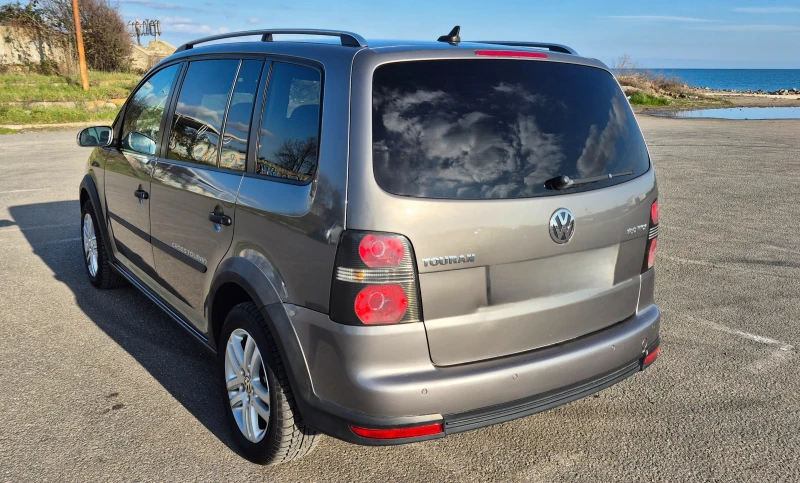 VW Touran Cross 2.0 tdi, снимка 5 - Автомобили и джипове - 52795196