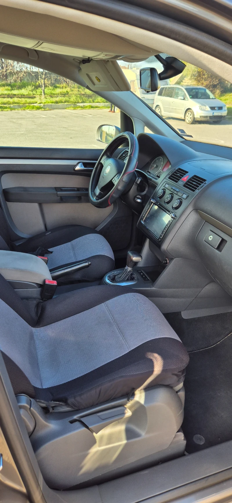 VW Touran Cross 2.0 tdi, снимка 8 - Автомобили и джипове - 52795196