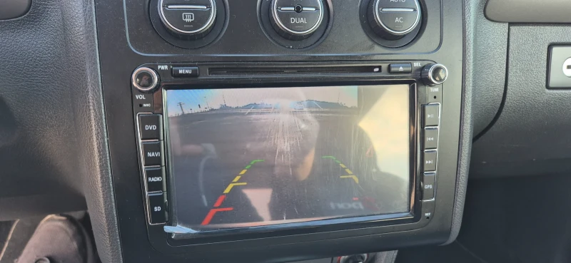 VW Touran Cross 2.0 tdi, снимка 16 - Автомобили и джипове - 52795196