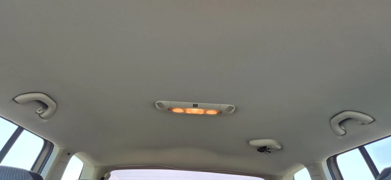 VW Touran Cross 2.0 tdi, снимка 12 - Автомобили и джипове - 52795196