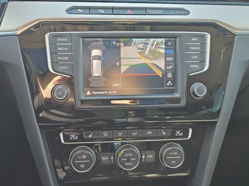 VW Passat DSG, DIGITAL, KEYLESS, DISTRONIC, снимка 12 - Автомобили и джипове - 53107145