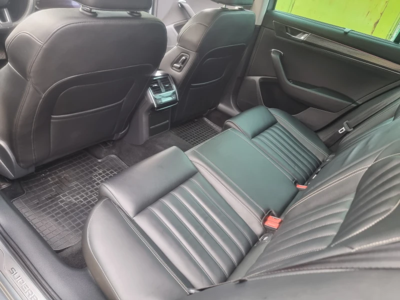 Skoda Superb 1.6 TDI, снимка 15 - Автомобили и джипове - 53223279