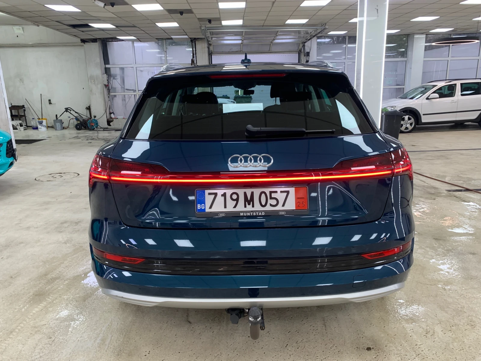 Audi E-Tron 50 Quattro Launch Edition - изображение 4