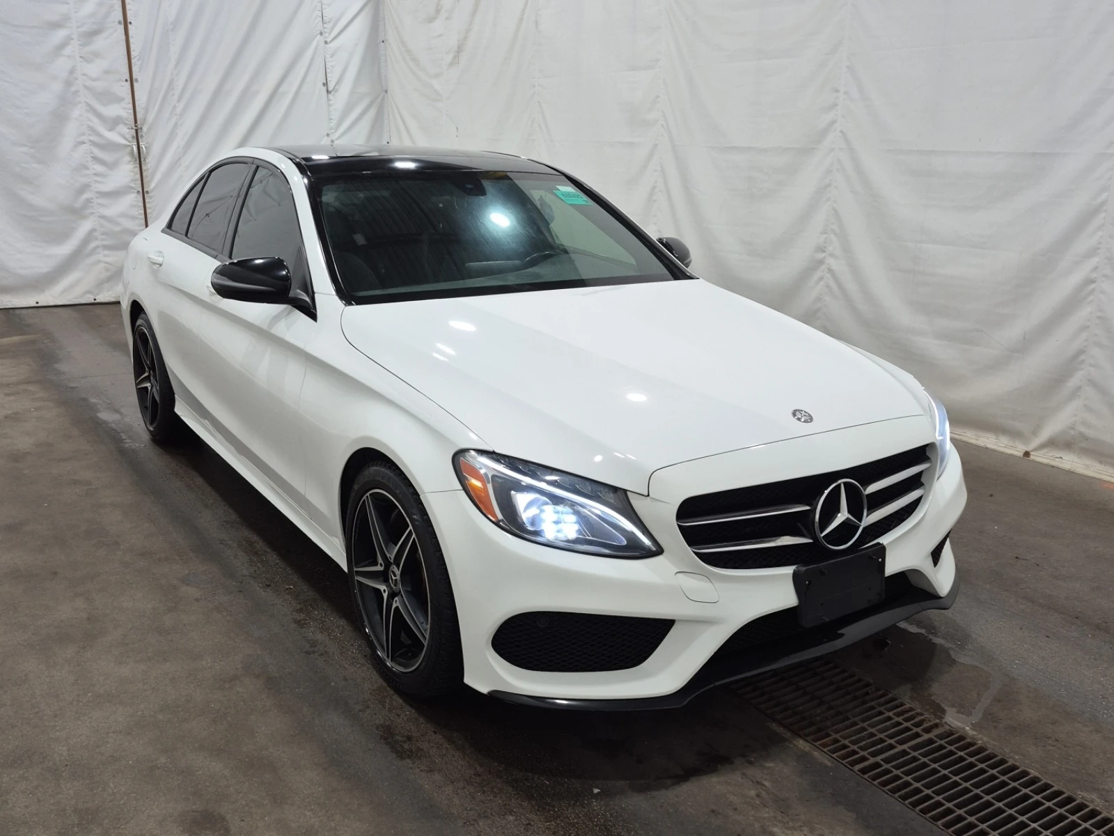 Mercedes-Benz C 300 4MATIC * * CARFAX * * АВТО КРЕДИТ * *  - изображение 2