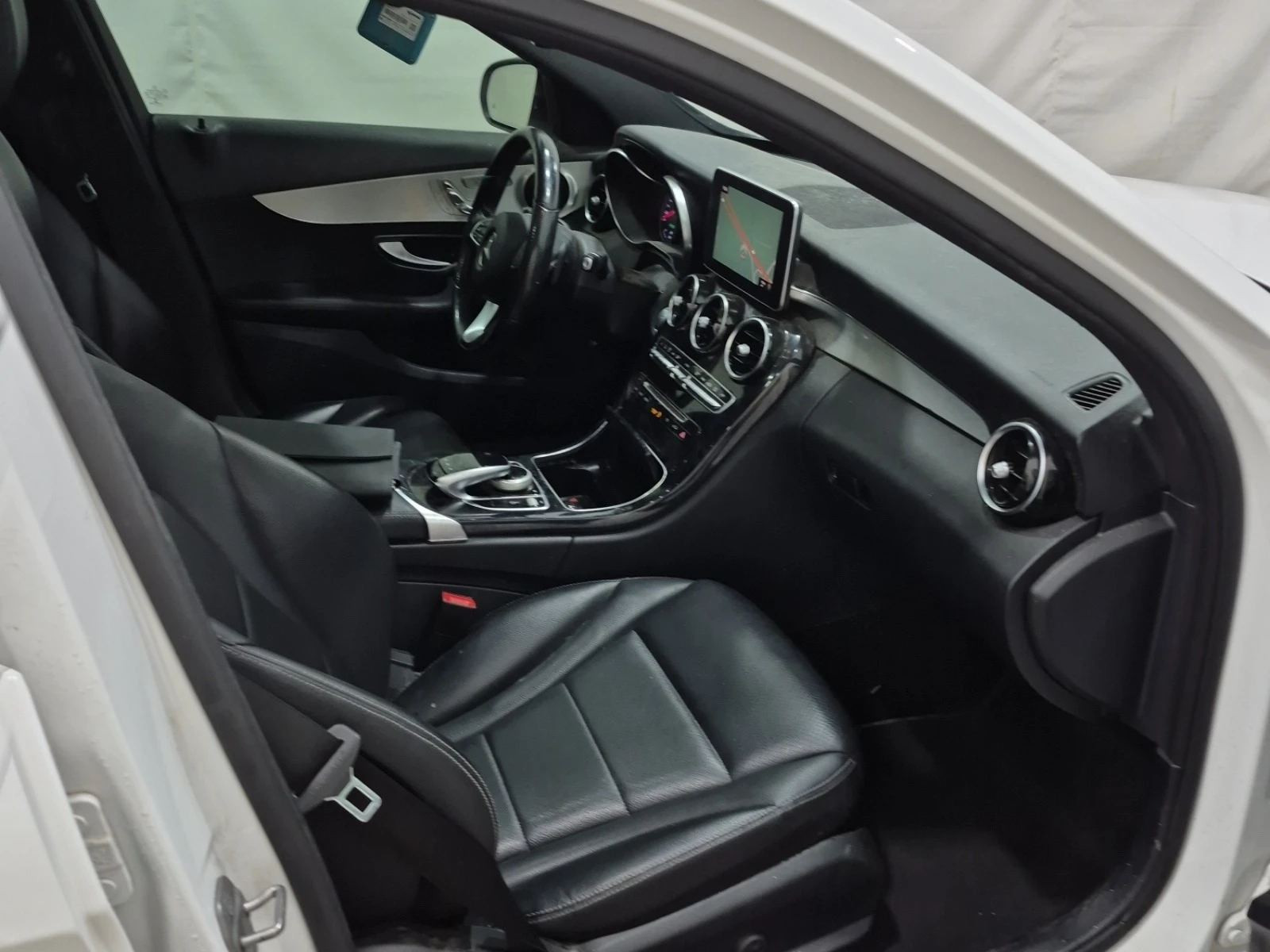 Mercedes-Benz C 300 4MATIC * * CARFAX * * АВТО КРЕДИТ * *  - изображение 9