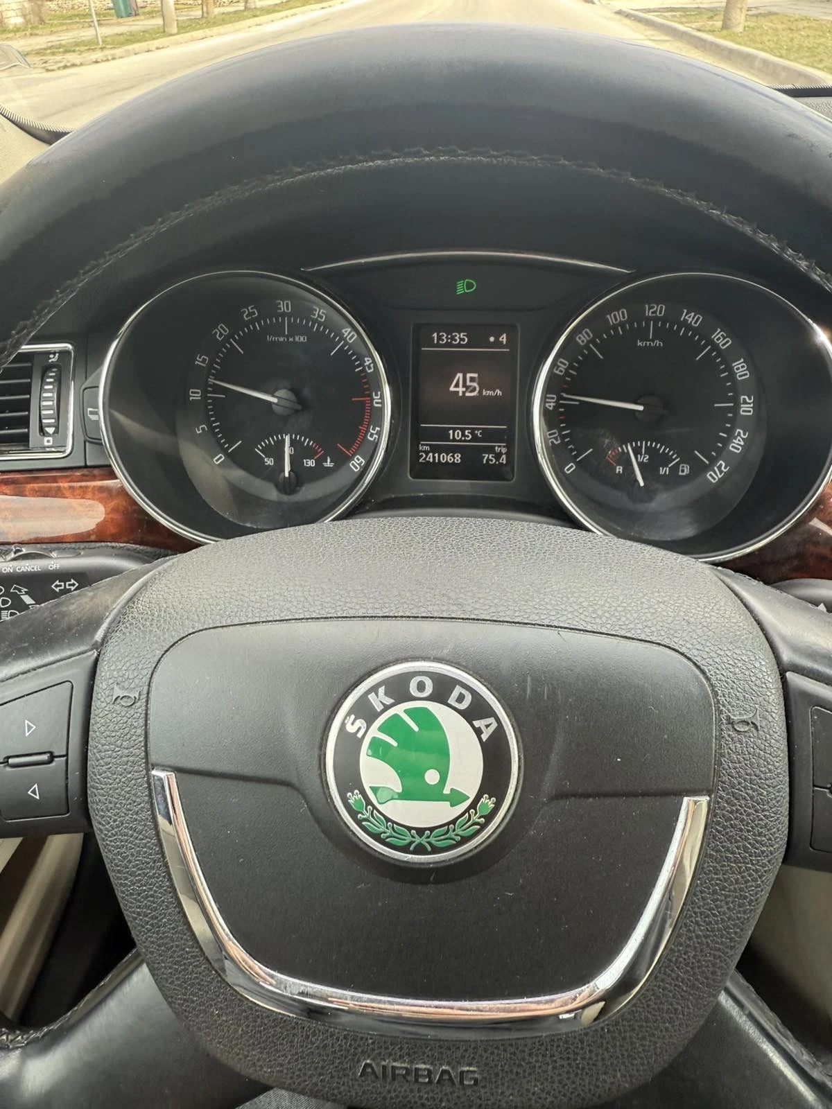 Skoda Superb 2.0 TDI 4x4, снимка 11 - Автомобили и джипове - 53862316