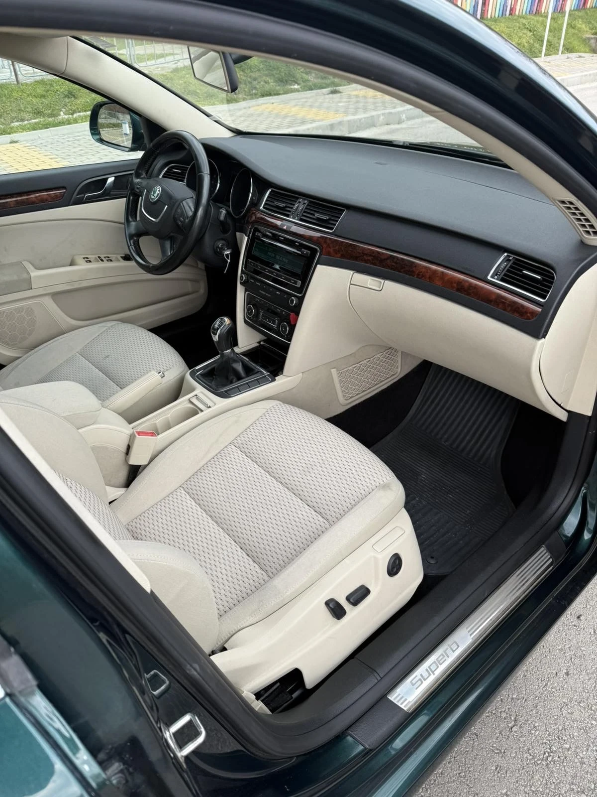 Skoda Superb 2.0 TDI 4x4, снимка 5 - Автомобили и джипове - 53862316