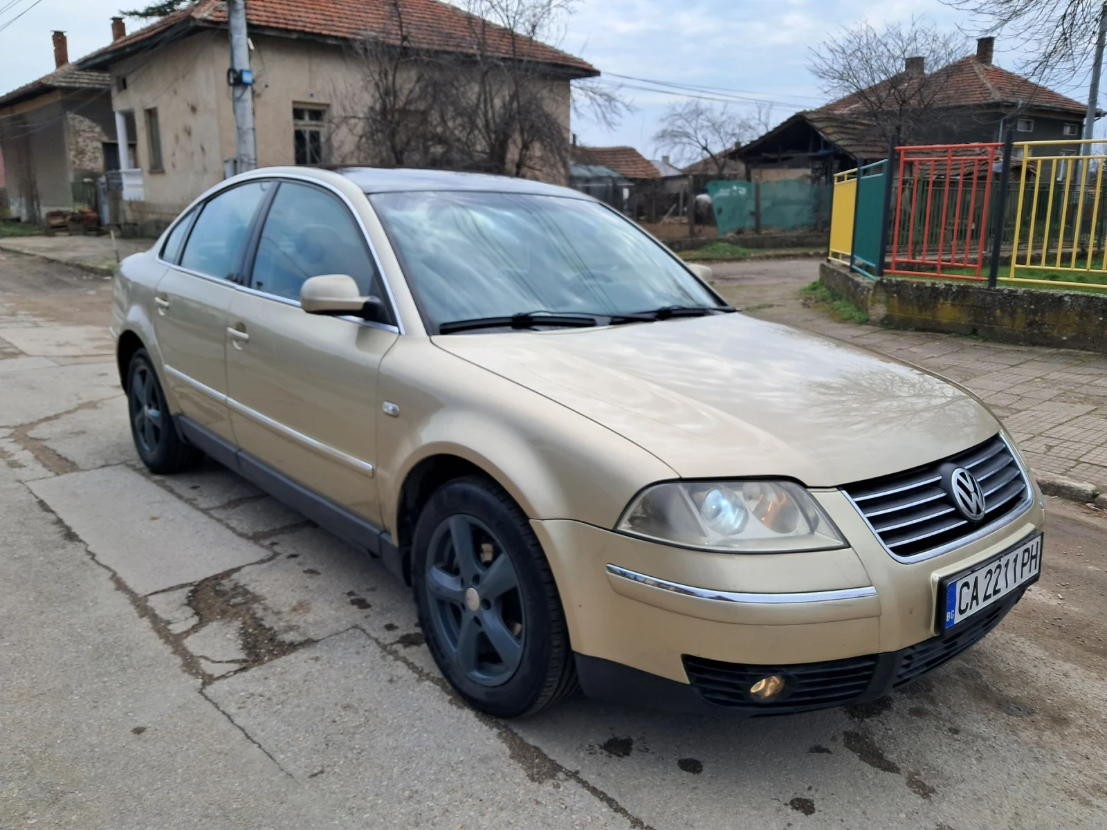 VW Passat 1, 9 TDI  101 k.c., снимка 7 - Автомобили и джипове - 53962711