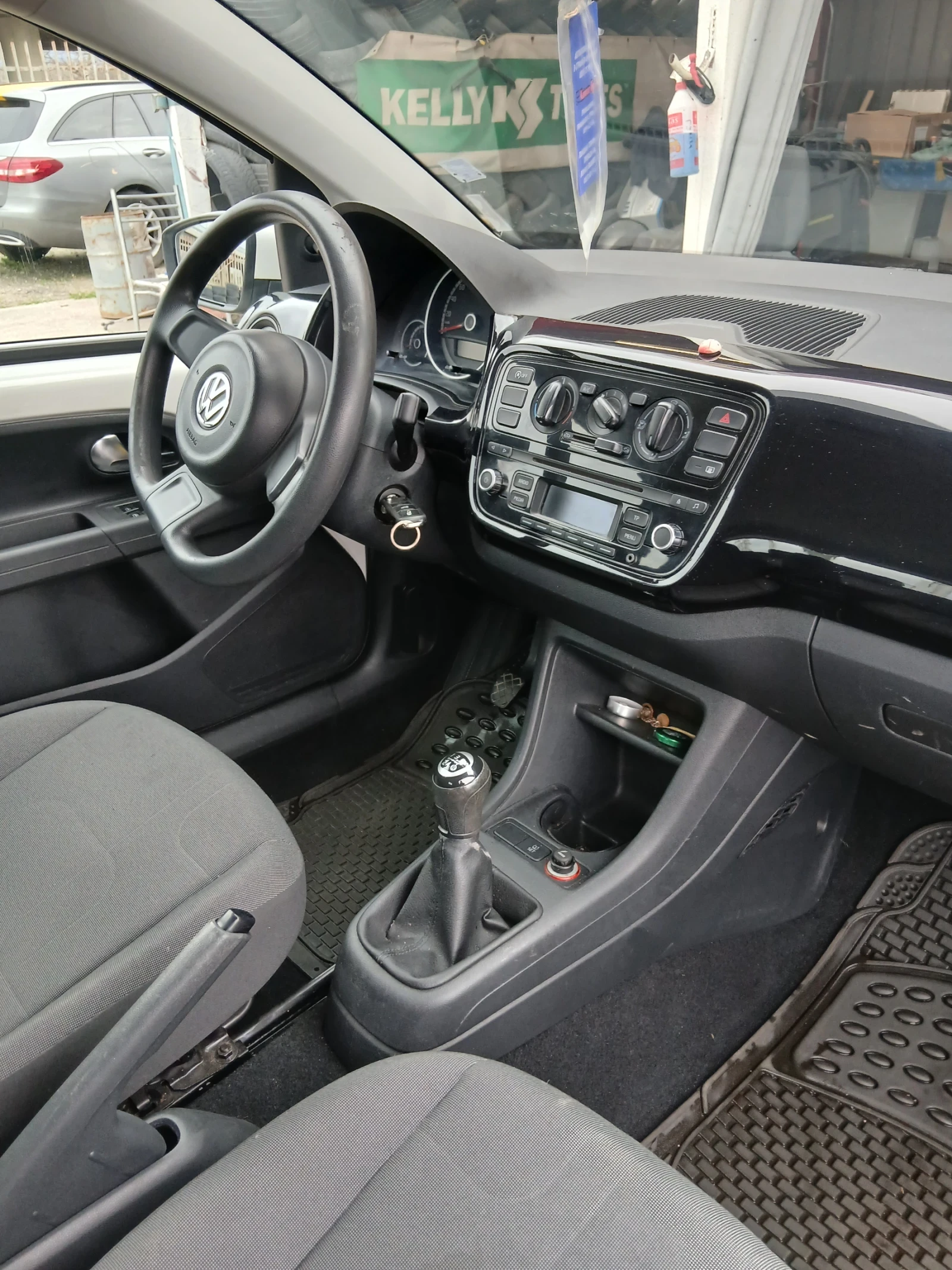 VW Up, снимка 7 - Автомобили и джипове - 54057390
