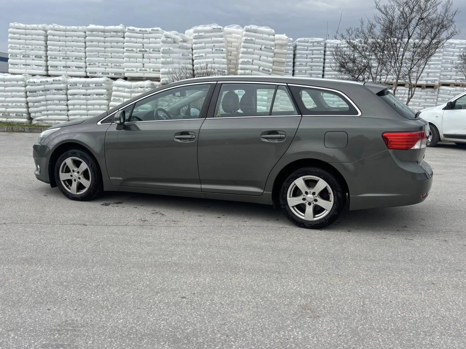 Toyota Avensis 1.8i   EURO5 , снимка 6 - Автомобили и джипове - 54164443