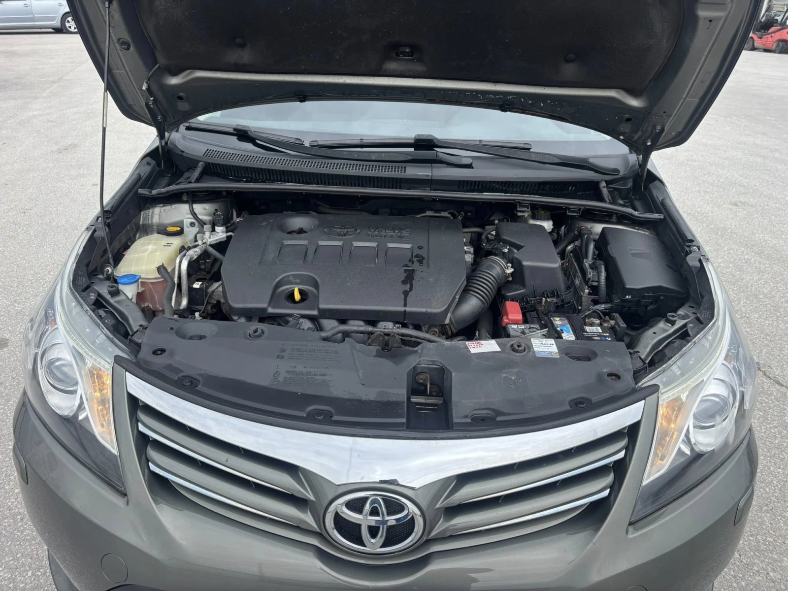 Toyota Avensis 1.8i   EURO5 , снимка 10 - Автомобили и джипове - 54164443