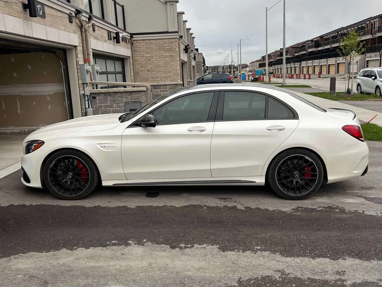 Mercedes-Benz C 63 AMG S | DISTRONIC | ОБДХУВАНЕ | BURMESTER | ГЕНЕРАЦИЯ , снимка 3 - Автомобили и джипове - 54479845