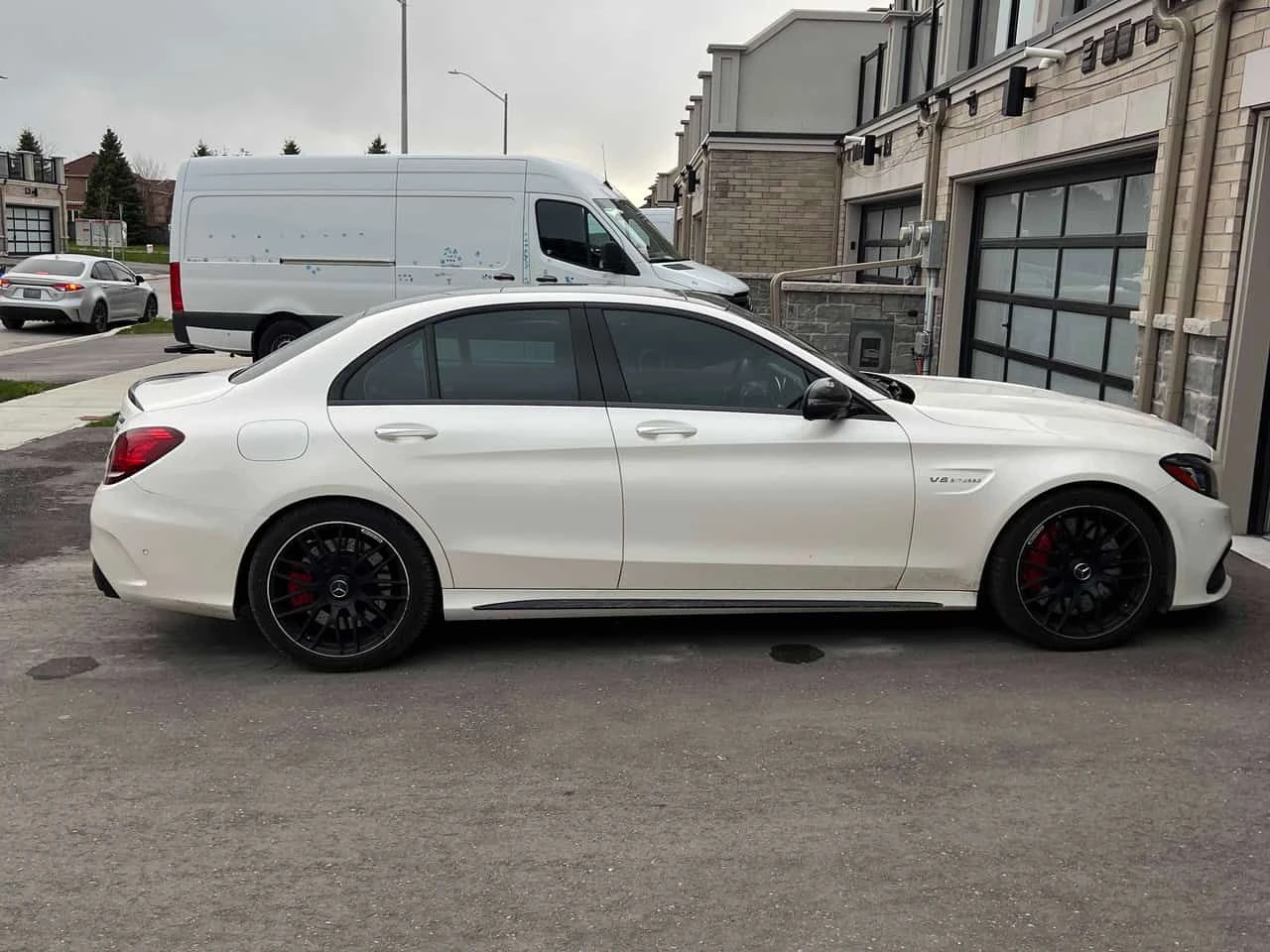 Mercedes-Benz C 63 AMG S | DISTRONIC | ОБДХУВАНЕ | BURMESTER | ГЕНЕРАЦИЯ , снимка 4 - Автомобили и джипове - 54479845