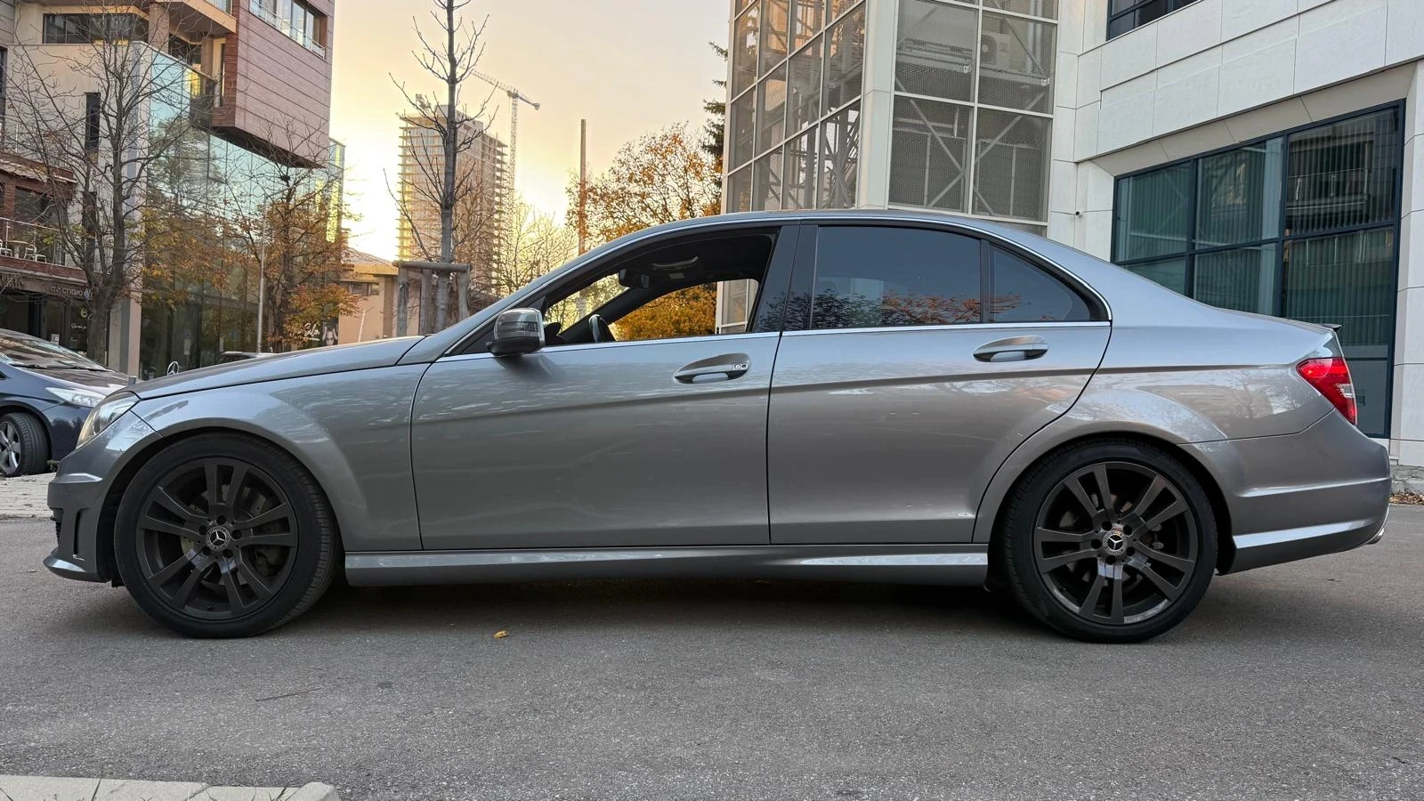 Mercedes-Benz C 350 4 matic AMG, снимка 3 - Автомобили и джипове - 54905083