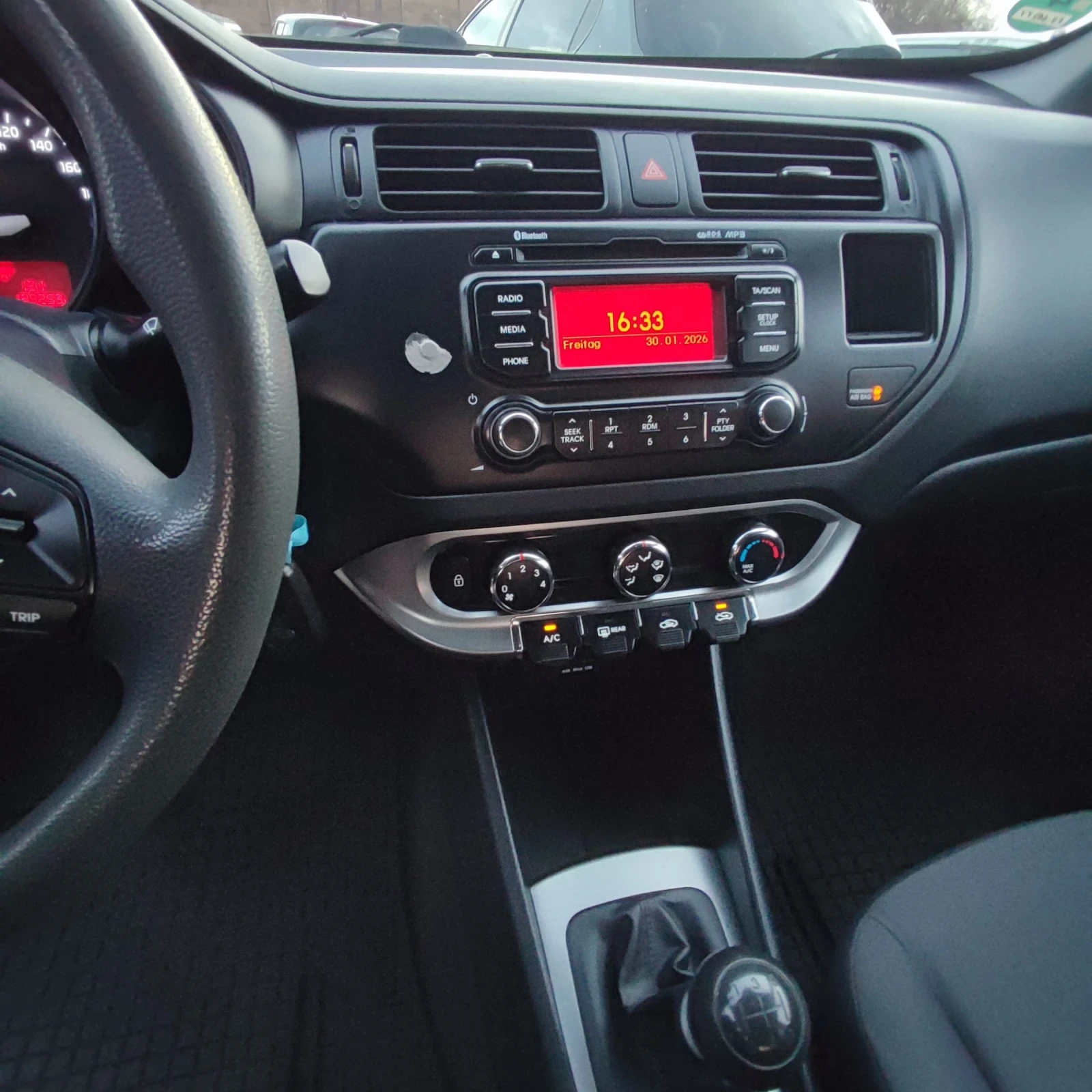 Kia Rio 1.25i* КЛИМАТИК* 85кс* , снимка 9 - Автомобили и джипове - 55051013