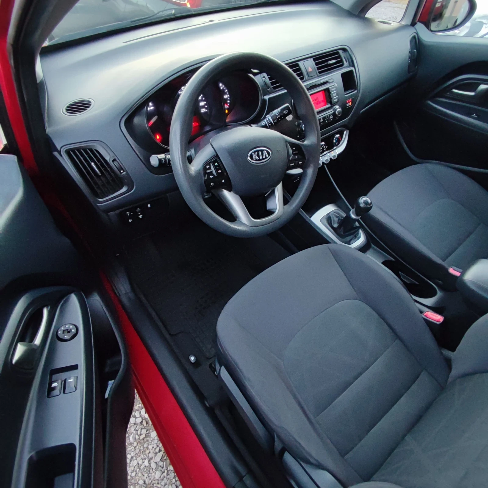 Kia Rio 1.25i* КЛИМАТИК* 85кс* , снимка 8 - Автомобили и джипове - 55051013