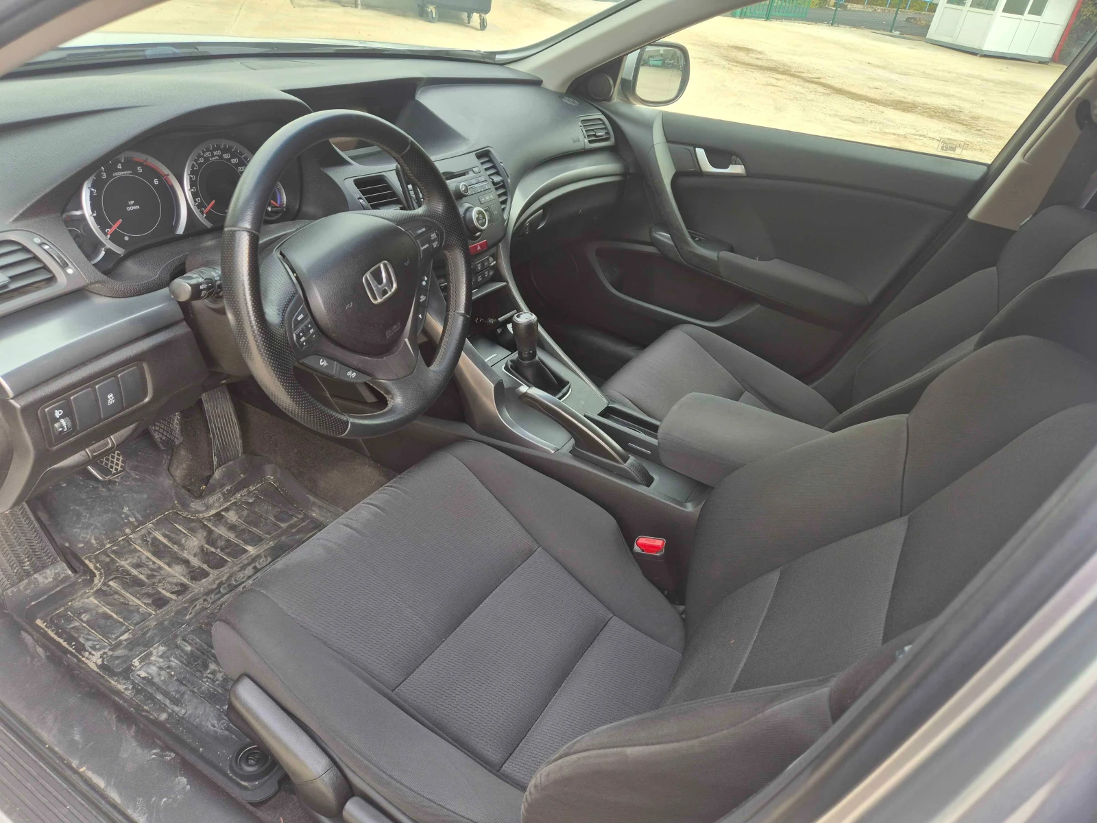Honda Accord 2.2 iD-Tec, снимка 7 - Автомобили и джипове - 56651936