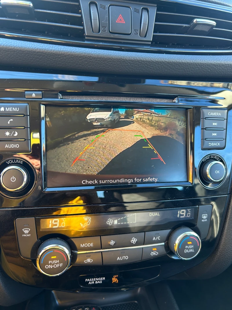 Nissan Qashqai, снимка 12 - Автомобили и джипове - 52258219