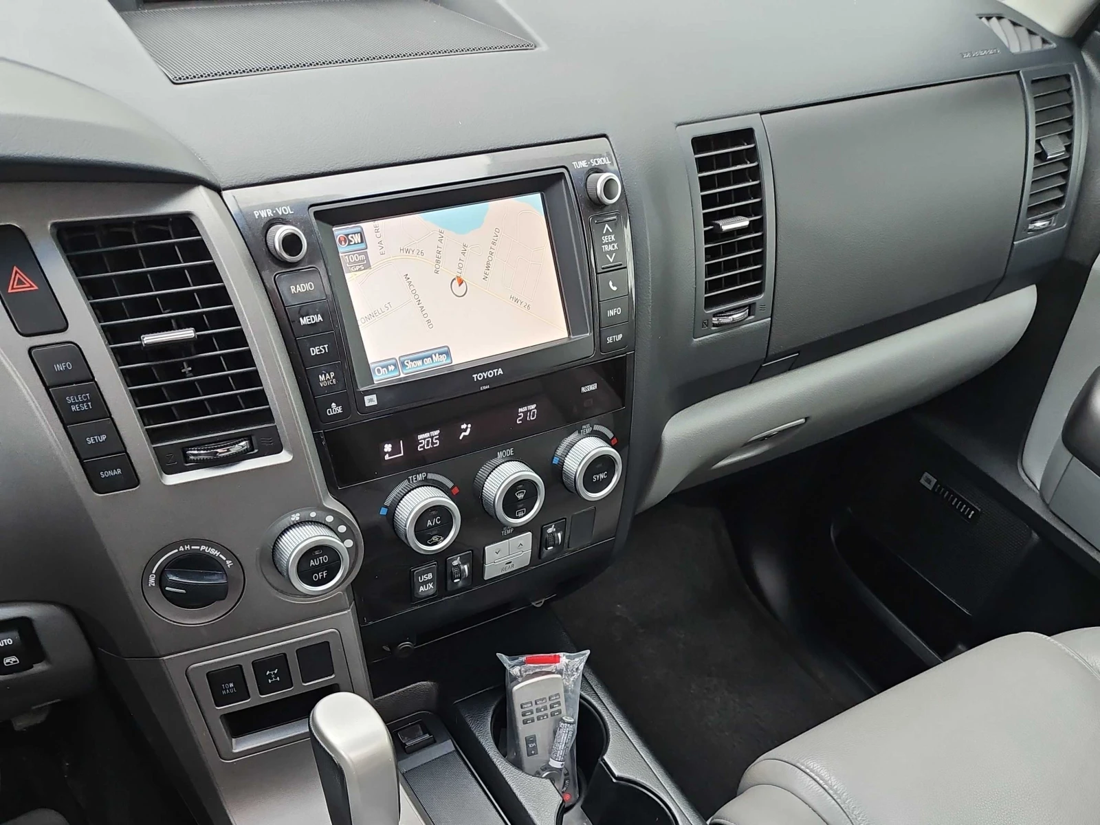 Toyota Sequoia LIMITED * * 4WD * * CARFAX * * ���� ������ * *  | Mobile.bg � ����������� 8