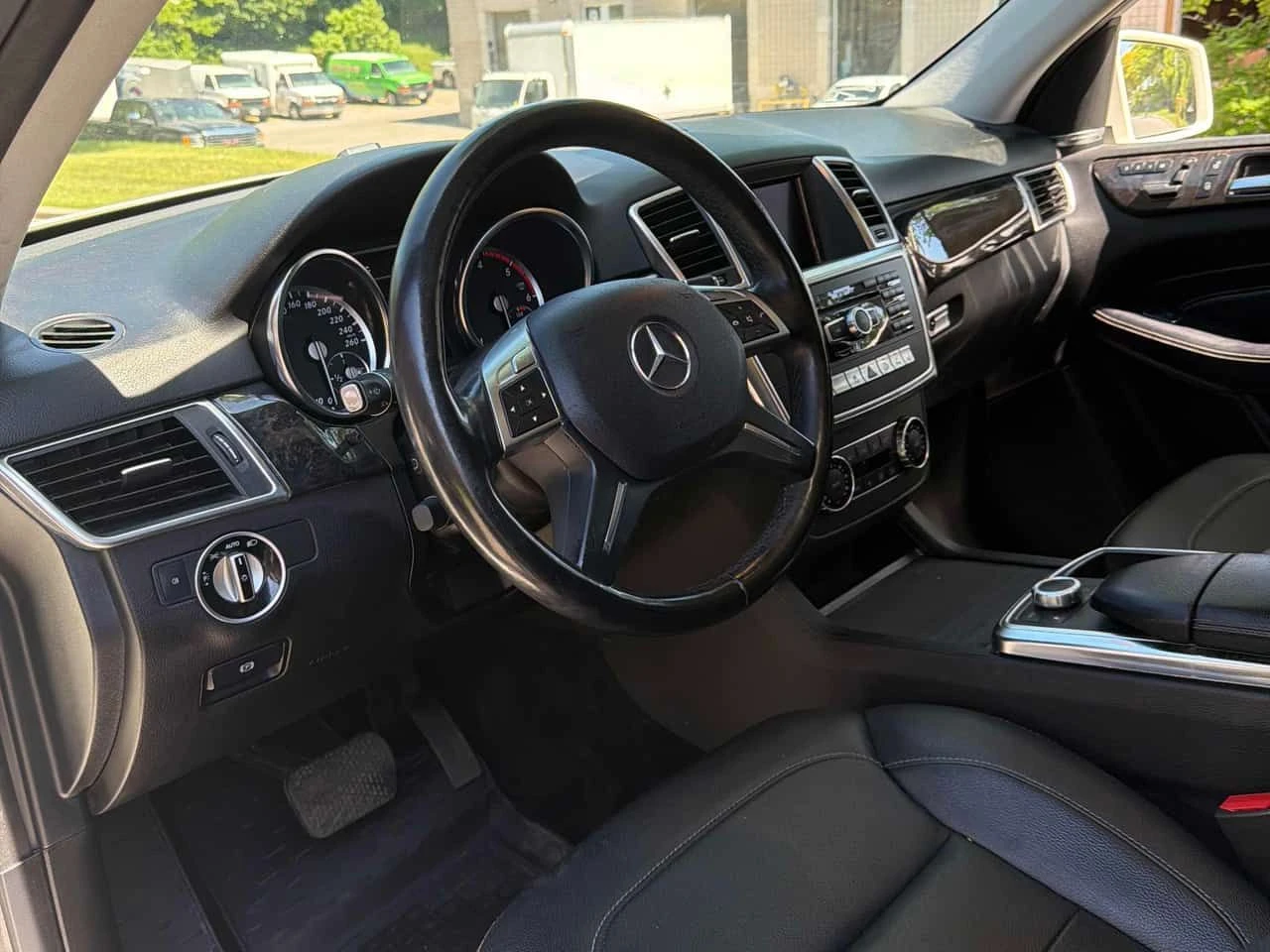 Mercedes-Benz ML 350 * BlueTEC * ПАНОРАМА* ПОДГРЕВ* КАМЕРА* KEYLESS* , снимка 7 - Автомобили и джипове - 54769895