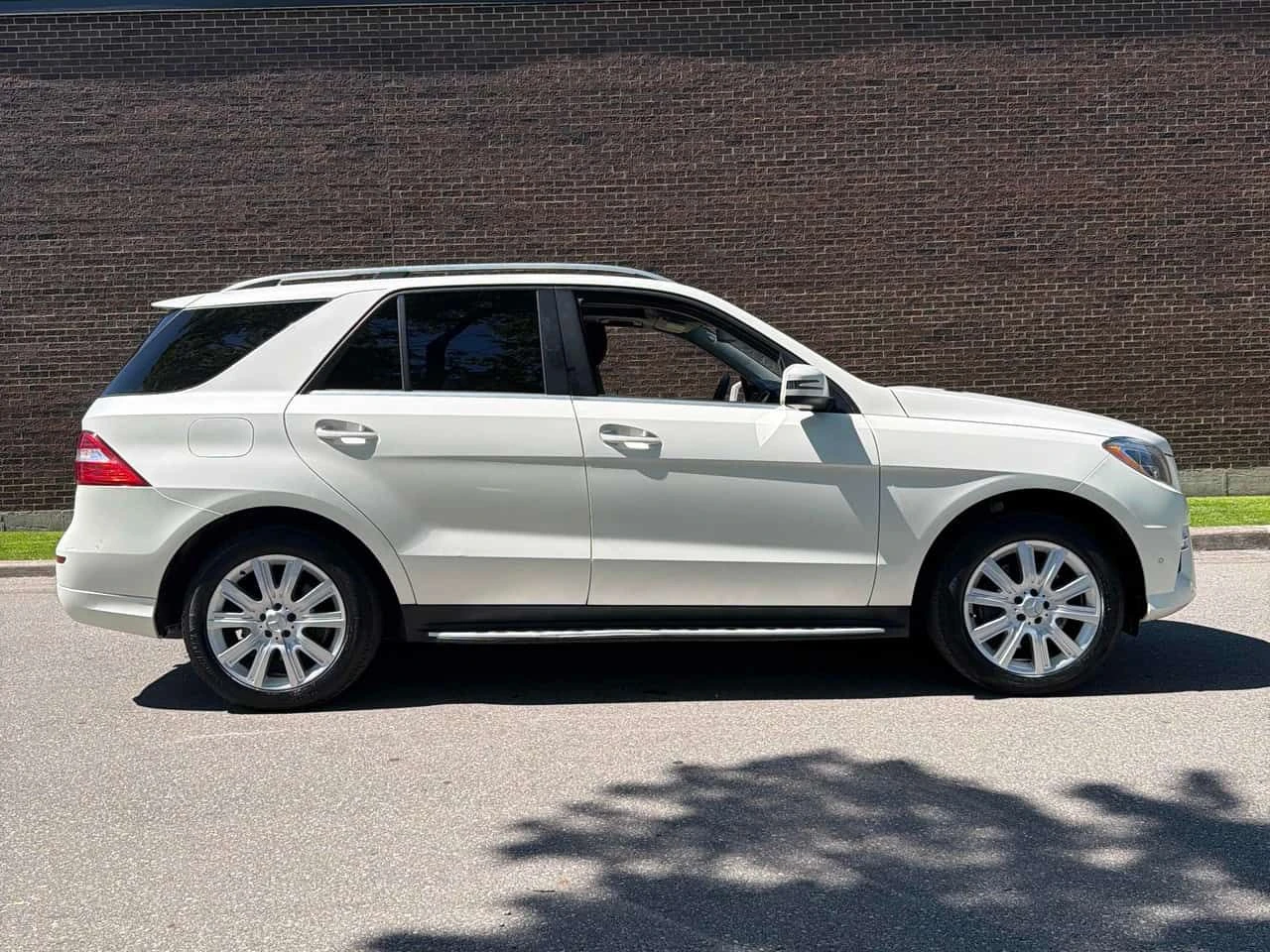 Mercedes-Benz ML 350 * BlueTEC * ПАНОРАМА* ПОДГРЕВ* КАМЕРА* KEYLESS* , снимка 4 - Автомобили и джипове - 54769895