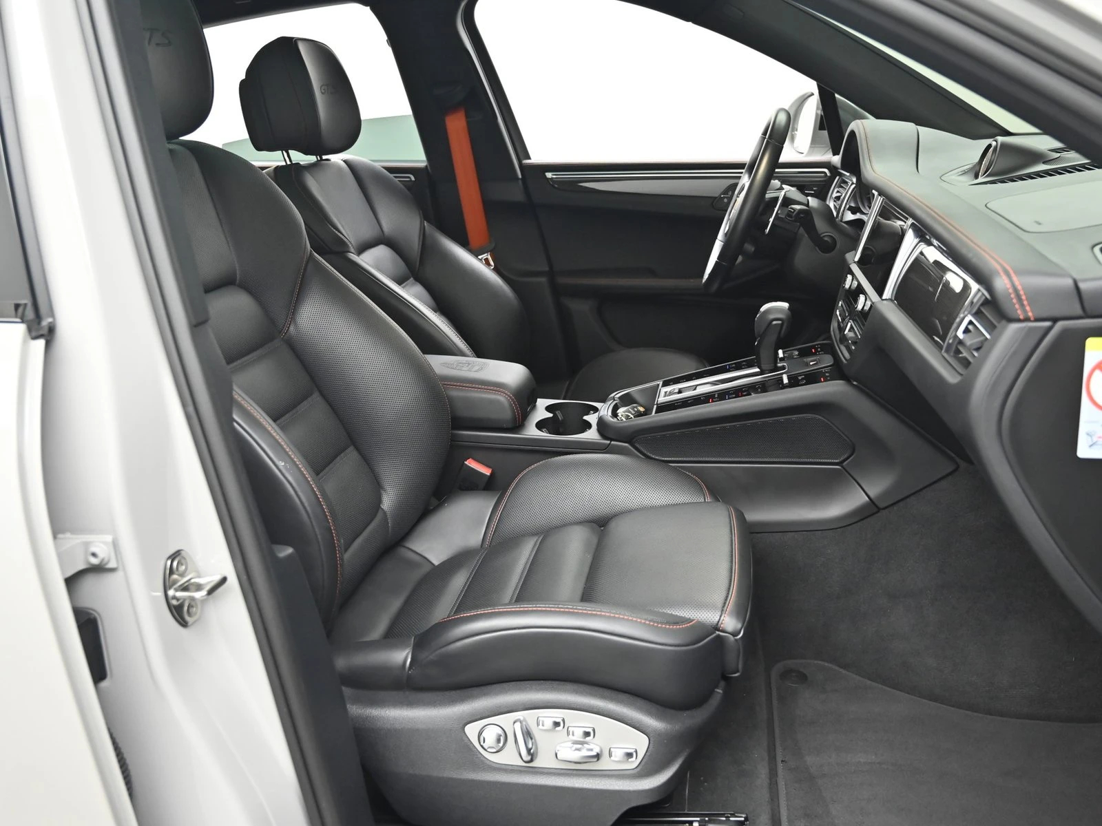 Porsche Macan GTS НАЛИЧНА КРАЙНА ЦЕНА, снимка 10 - Автомобили и джипове - 55227137