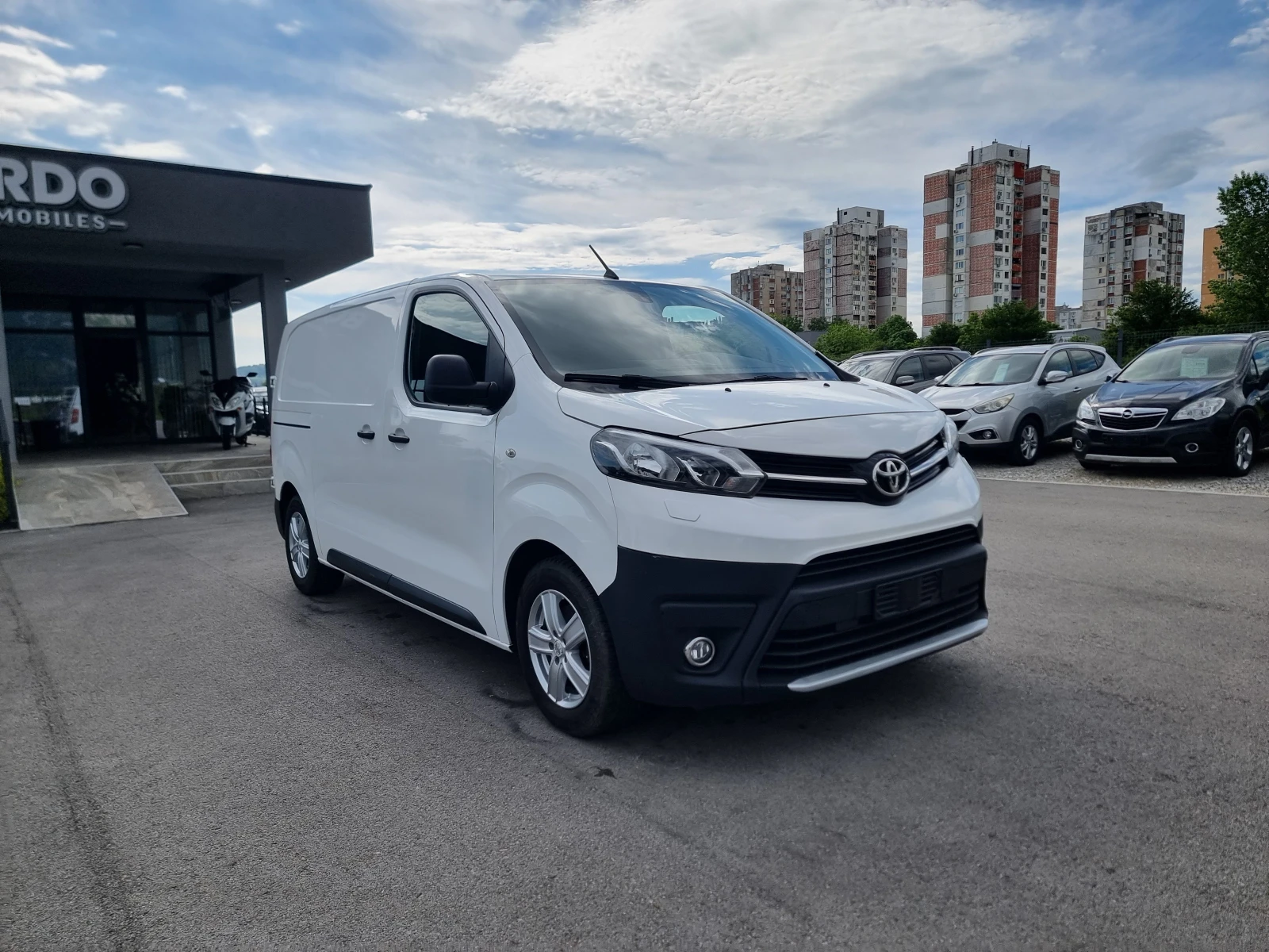 Toyota Proace 1.5TDI, снимка 8 - Бусове и автобуси - 54565528