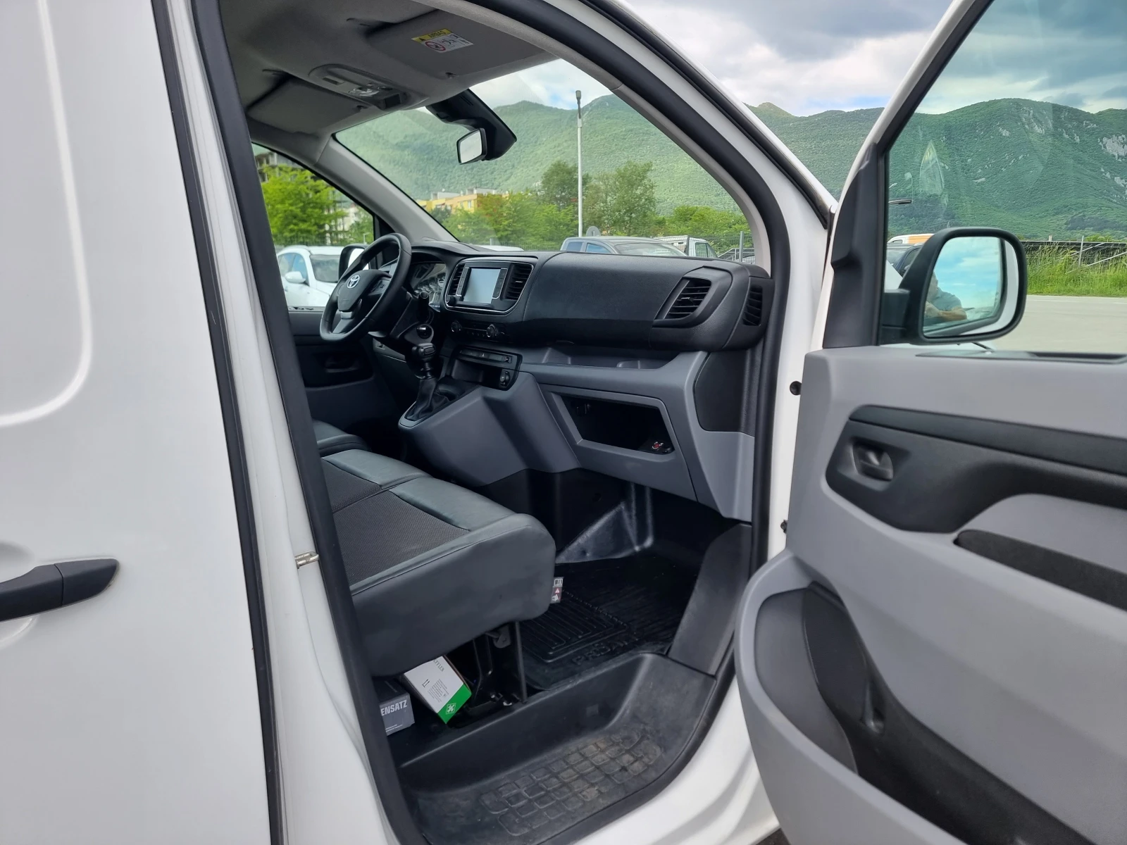 Toyota Proace 1.5TDI, снимка 14 - Бусове и автобуси - 54565528
