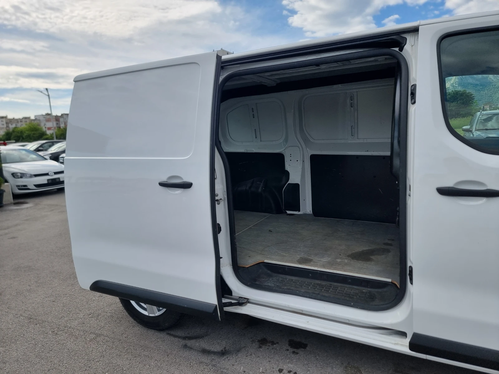 Toyota Proace 1.5TDI, снимка 13 - Бусове и автобуси - 54565528
