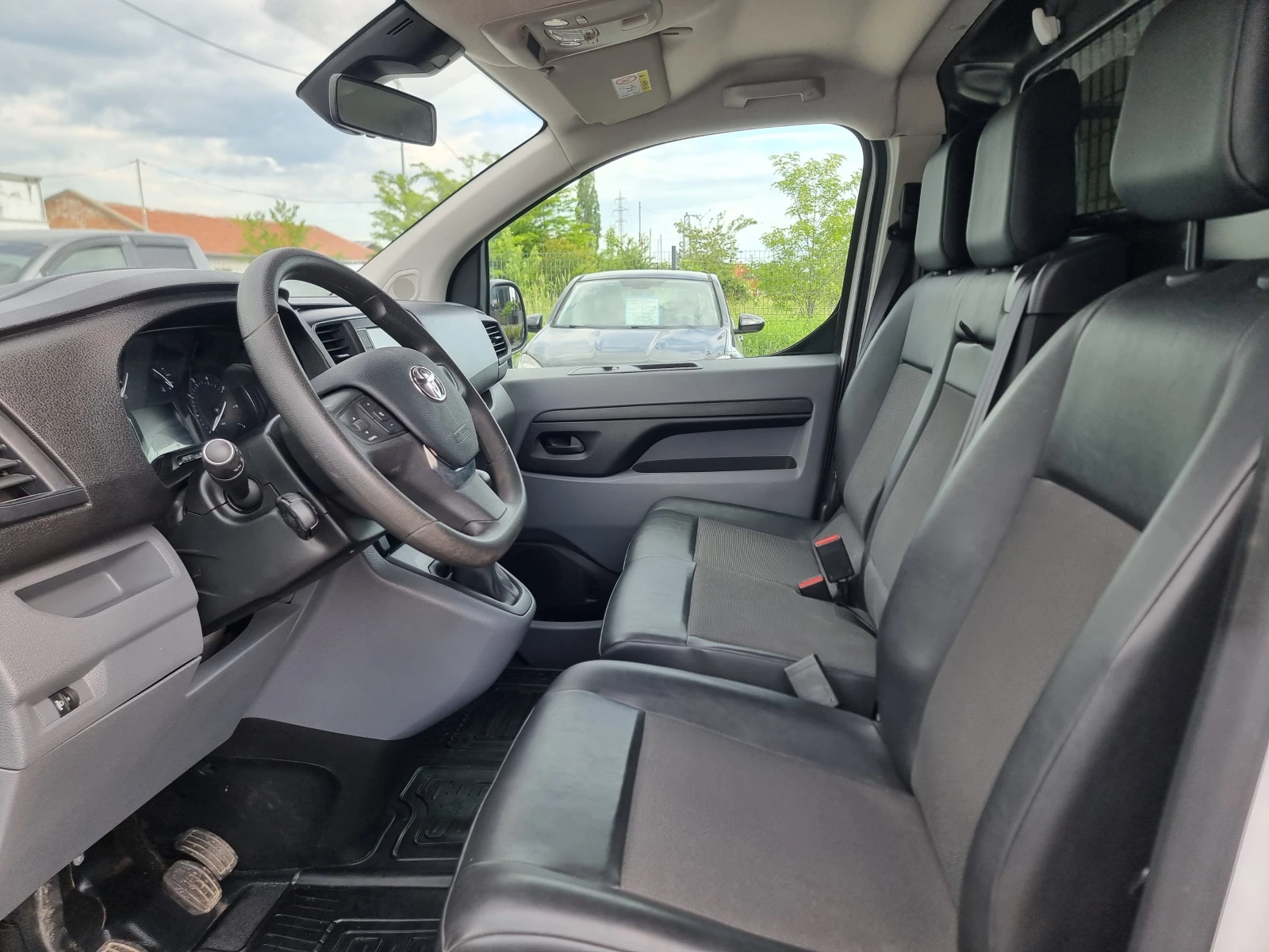 Toyota Proace 1.5TDI, снимка 11 - Бусове и автобуси - 54565528