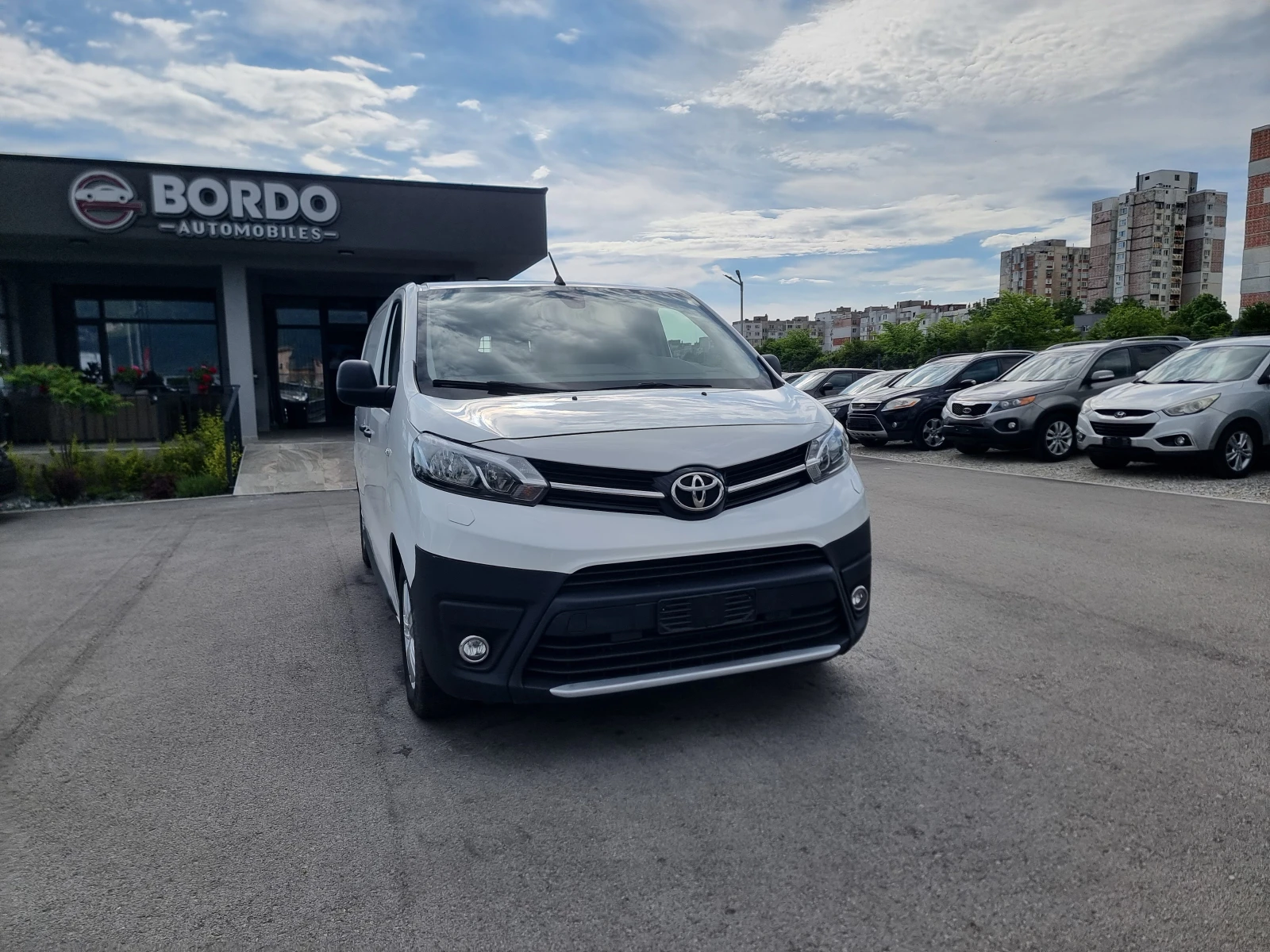 Toyota Proace 1.5TDI, снимка 9 - Бусове и автобуси - 54565528