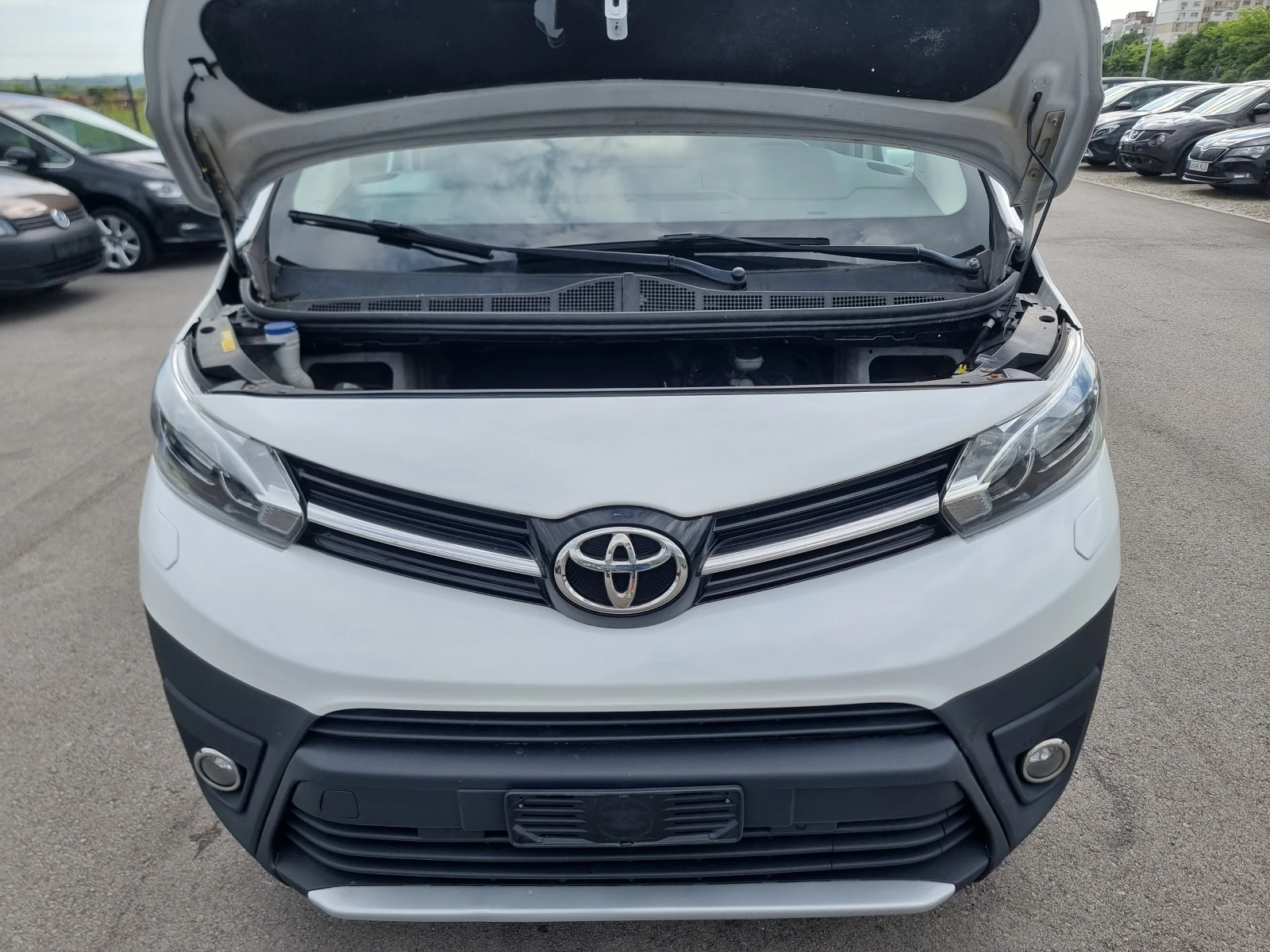 Toyota Proace 1.5TDI, снимка 16 - Бусове и автобуси - 54565528