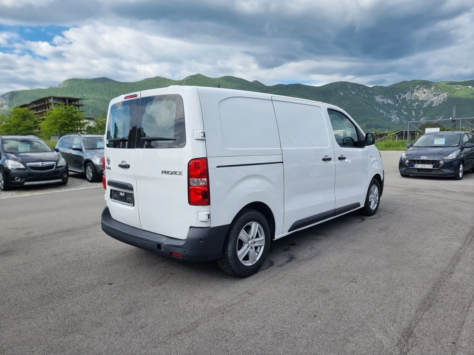 Toyota Proace 1.5TDI, снимка 7 - Бусове и автобуси - 54565528