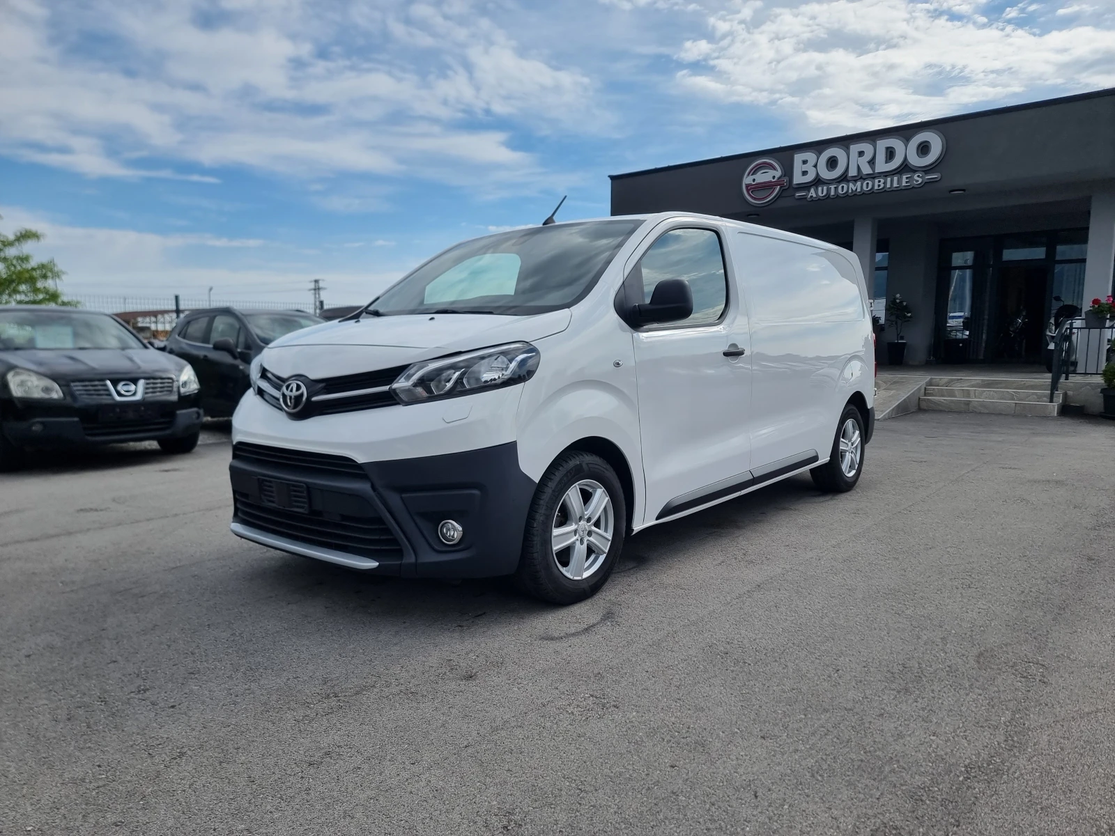 Toyota Proace 1.5TDI, снимка 3 - Бусове и автобуси - 54565528