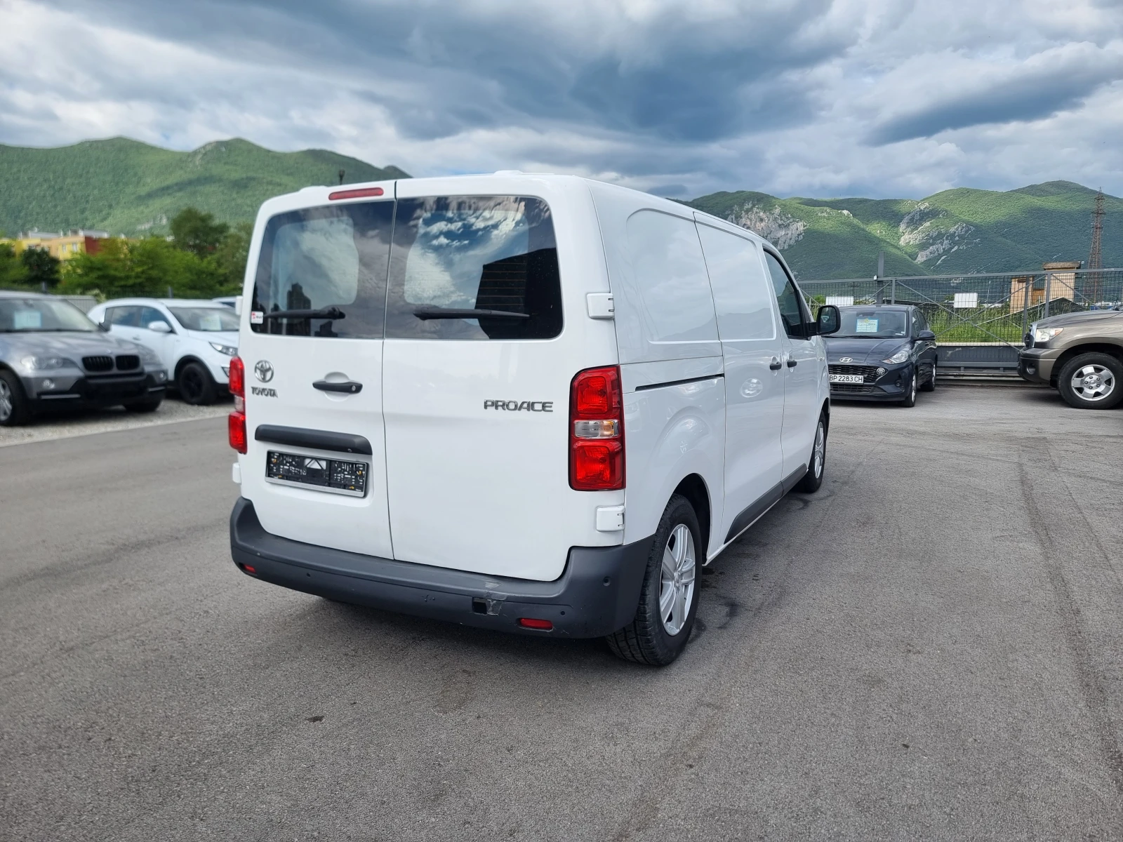 Toyota Proace 1.5TDI, снимка 6 - Бусове и автобуси - 54565528