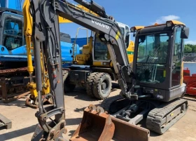 Багер Volvo EC35D
