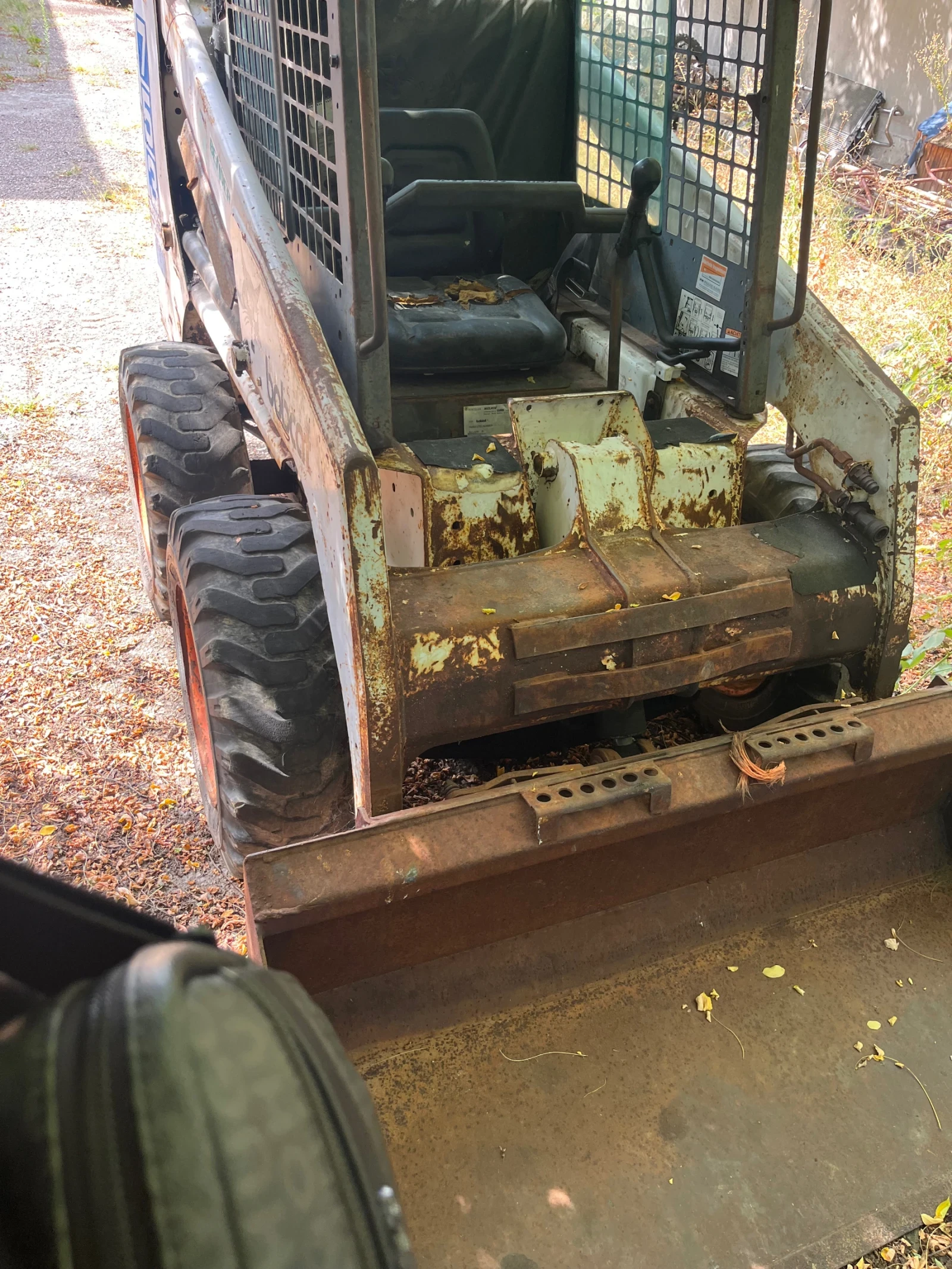 Мини челни товарачи Bobcat 753