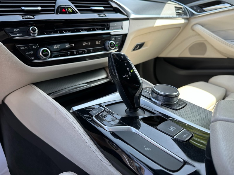 BMW 530 D X-drive 2018г, снимка 12 - Автомобили и джипове - 46431605