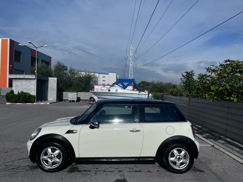 Mini One 1.4i, снимка 4 - Автомобили и джипове - 47350163