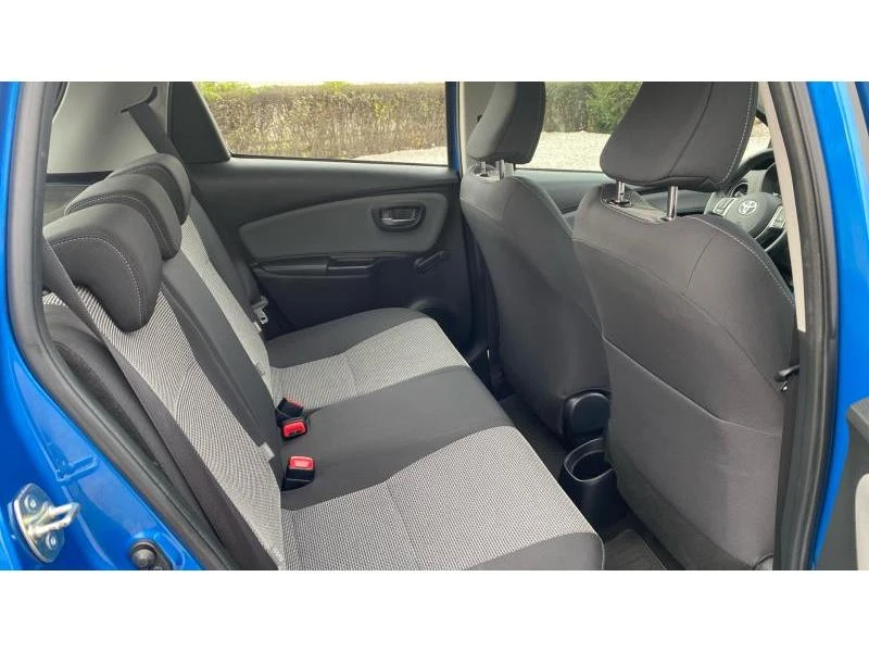 Toyota Yaris Fancy - изображение 7