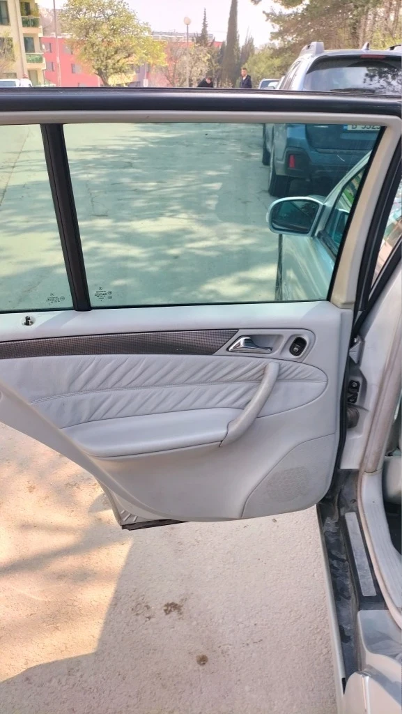 Mercedes-Benz C 220, снимка 9 - Автомобили и джипове - 53850619