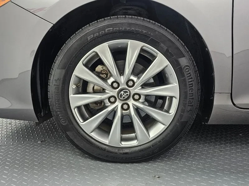 Toyota Camry XLE 2.5 Бензин, снимка 16 - Автомобили и джипове - 56220165