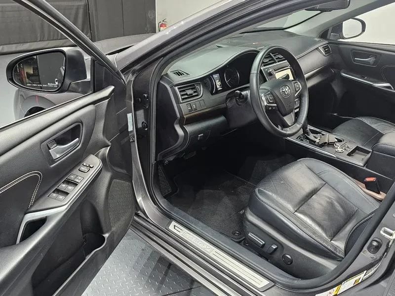 Toyota Camry XLE 2.5 Бензин, снимка 10 - Автомобили и джипове - 56220165