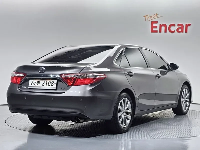 Toyota Camry XLE 2.5 Бензин, снимка 2 - Автомобили и джипове - 56220165